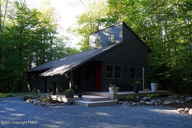 132 Leatherstocking Ln Pocono Pines, PA 18350