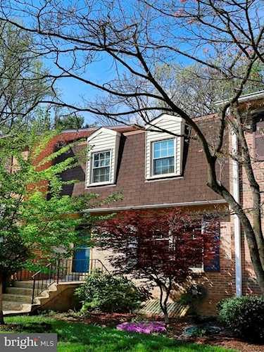 2862 Lafora Ct Vienna, VA 22180