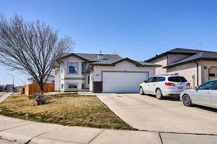504 W Heritage Blvd Lethbridge, AB T1K 7V9
