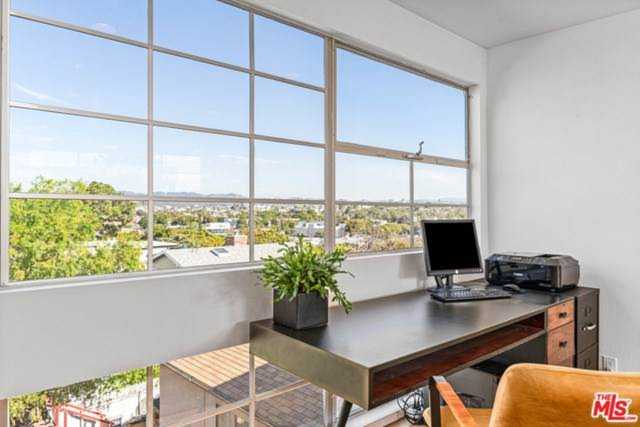 2432 7th St #4 Santa Monica, CA 90405