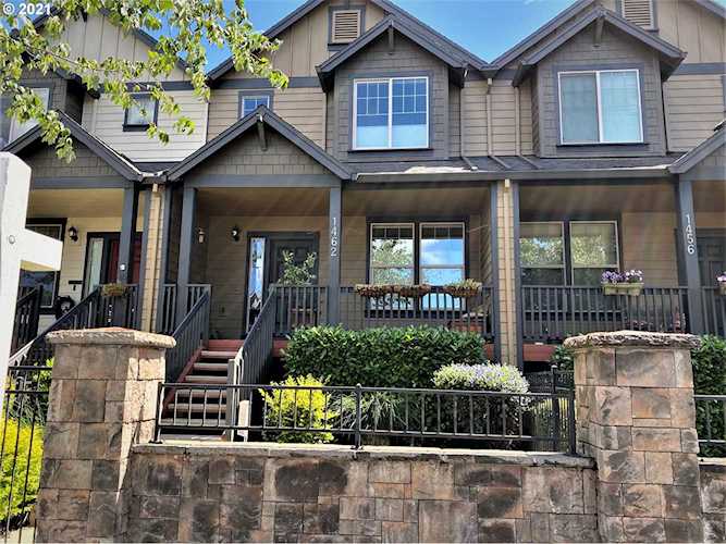 1462 NE Edgefield St Hillsboro, OR 97124