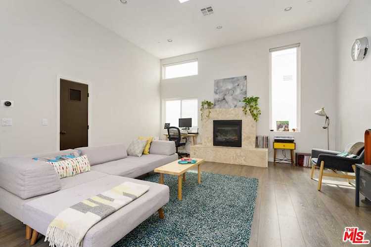 5922 1/2 Barton Ave Los Angeles, CA 90038
