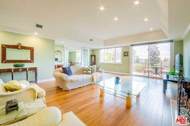 4536 Wilshire Blvd #PH 106 Los Angeles, CA 90010