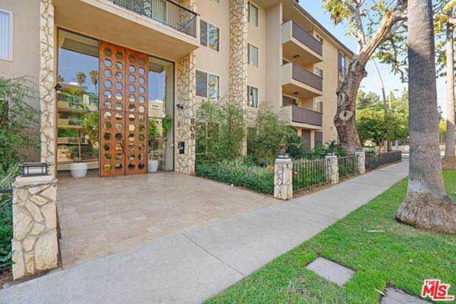 809 S Bundy Dr #203 Los Angeles, CA 90049