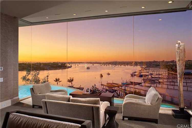 215 Carnation Ave Corona Del Mar, CA 92625
