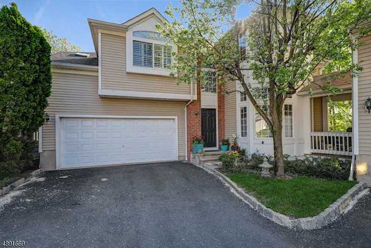 30 Schindler Ct Chatham Boro, NJ 07928