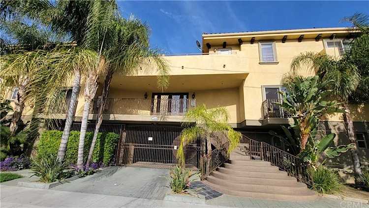 7348 De Soto Ave #105 Canoga Park, CA 91303