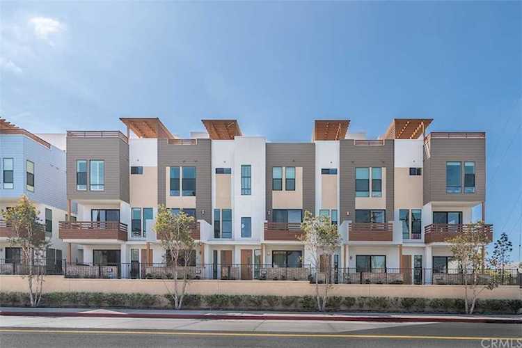 697 W 17th St Costa Mesa, CA 92627