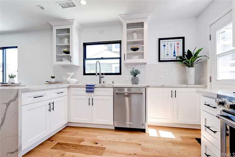 1642 2nd St Manhattan Beach, CA 90266