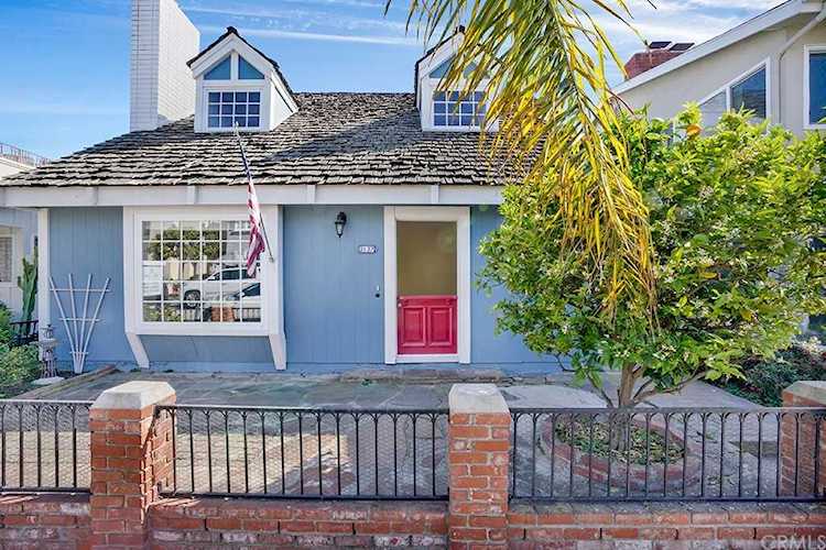 2137 Miramar Dr Newport Beach, CA 92661
