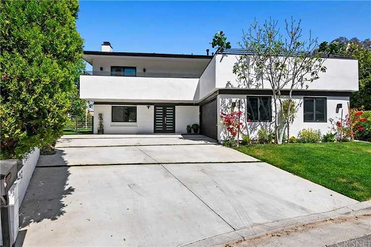 22623 Cavalier St Woodland Hills, CA 91364