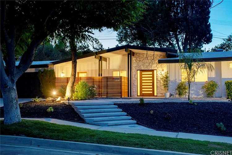 23757 Mariano St Woodland Hills, CA 91367