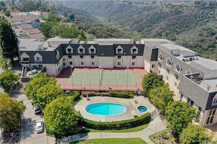 2385 Roscomare Rd #F4 Bel Air, CA 90077