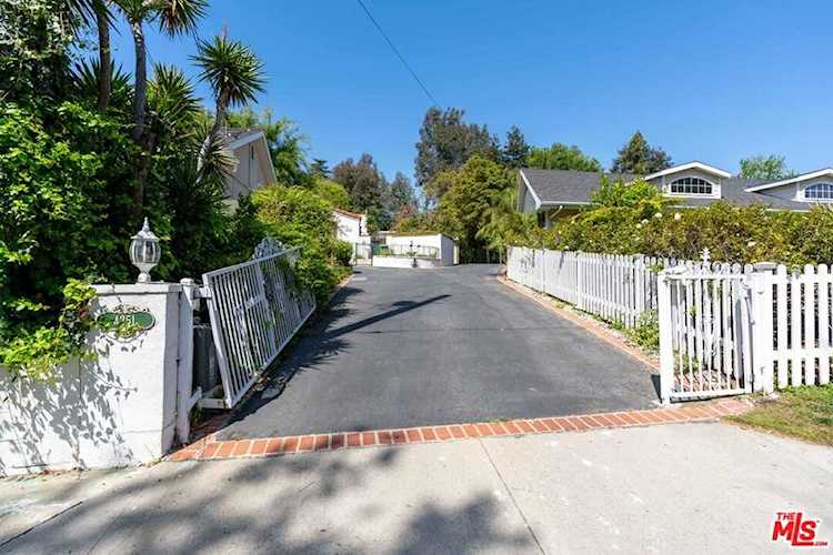 4255 Forman Ave Toluca Lake, CA 91602