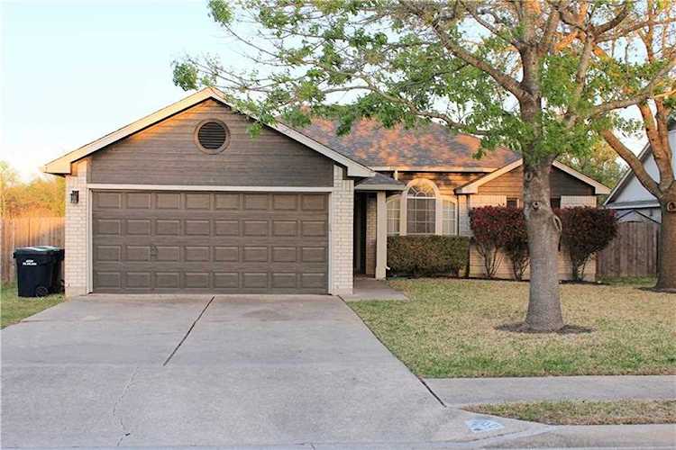 200 Meadowside DR Hutto, TX 78634