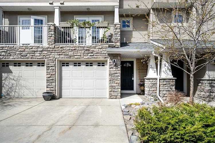 302 Inglewood Grove SE Calgary, AB T2G 5R4