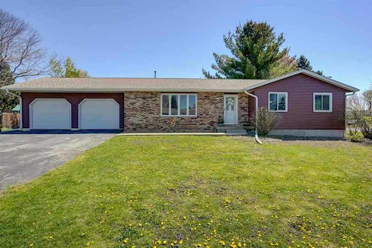 221 Evergreen Ln Deforest, WI 53532