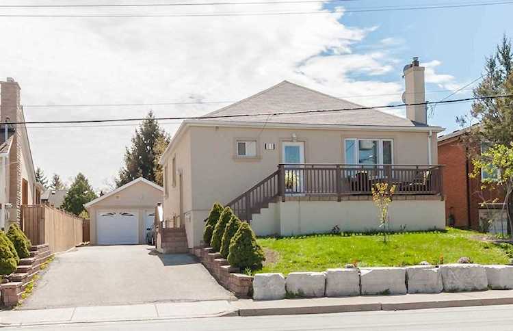 11 Elmhurst Dr Toronto, ON M9W2J4