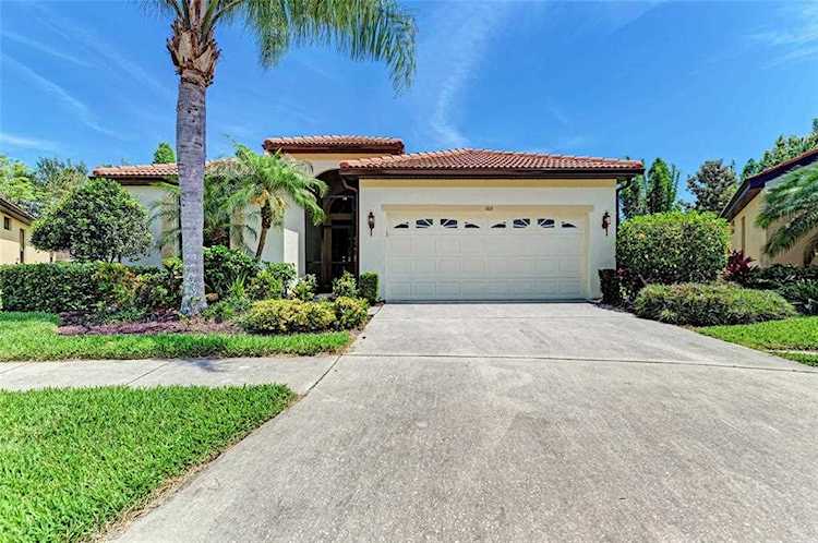 102 Silver Falls Dr Apollo Beach, FL 33572