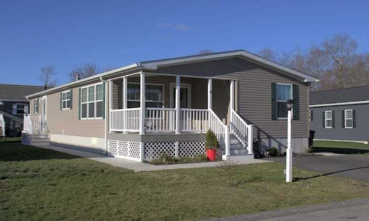 16 Blue Jay St Tiverton, RI 02878
