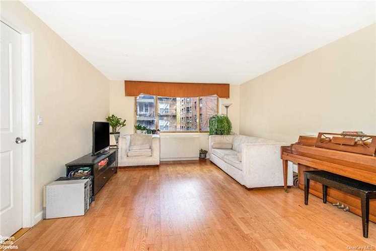 3800 Blackstone Avenue #4N Bronx, NY 10463