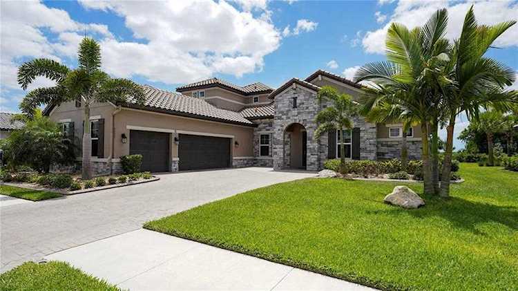 6337 Rivo Lakes Blvd Sarasota, FL 34241