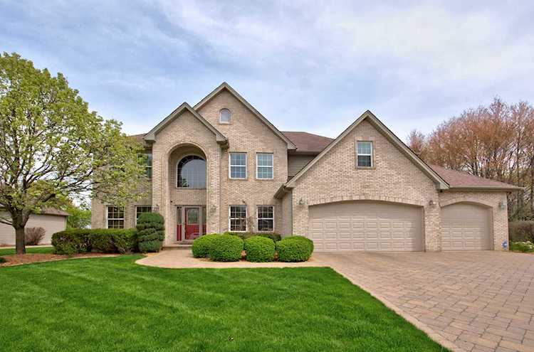 426 Heatherwood Dr Oswego, IL 60543