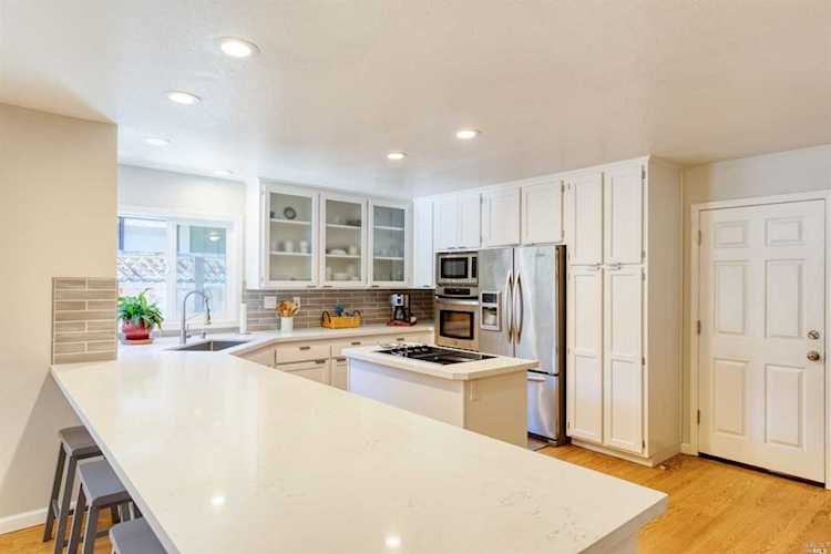 467 Walten Way Windsor, CA 95492