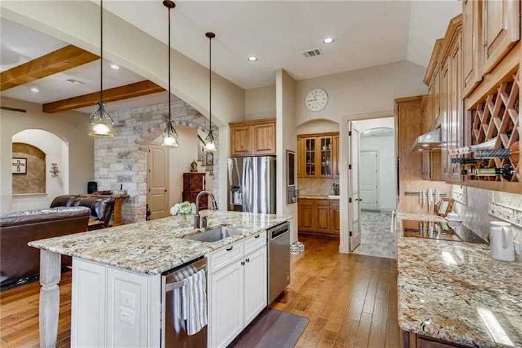 1018 Flint Rock LOOP Driftwood, TX 78619