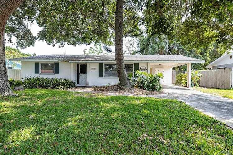 3150 Eden Mills Dr Sarasota, FL 34237