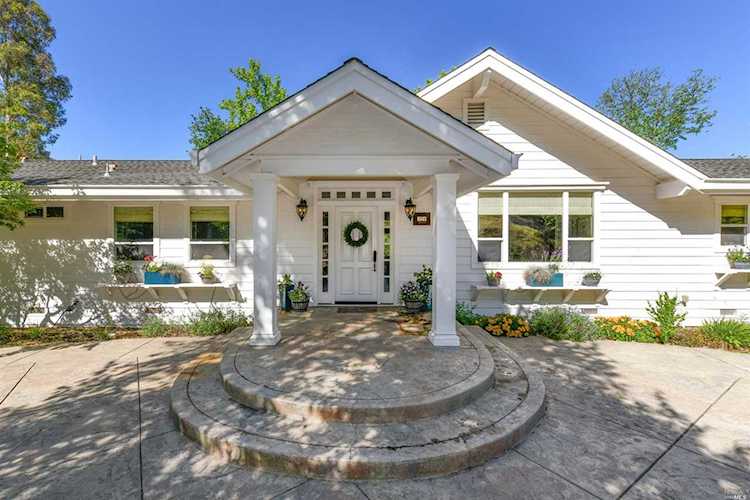 11 Oak Springs Drive Napa, CA 94558