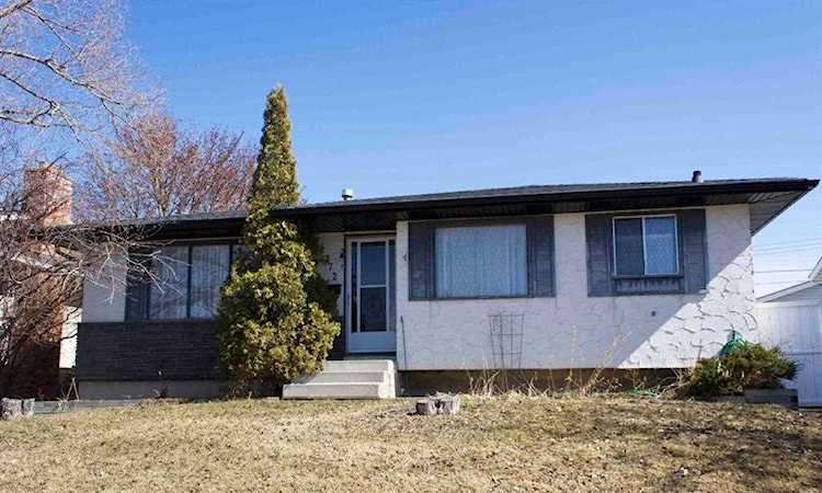 272 Penmeadows Close SE Calgary, AB T2A 3S2