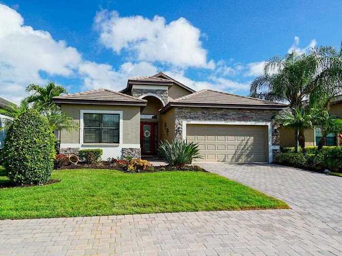 7815 Rio Bella PLACE University Park, FL 34201