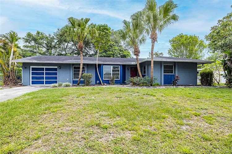604 Saint Andrews Dr Sarasota, FL 34243