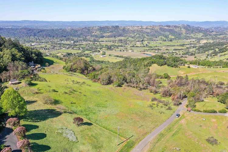 5450 Plum Ranch Road Santa Rosa, CA 95404
