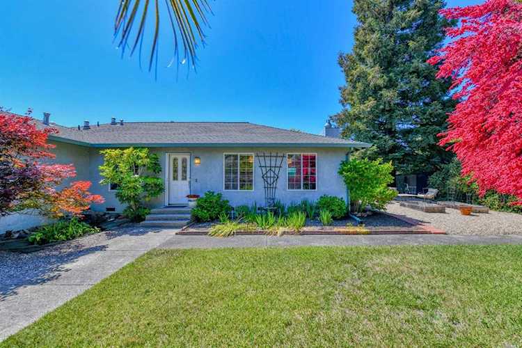 527 Squirrel Court Santa Rosa, CA 95401