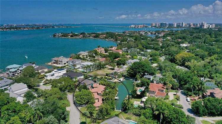 1561 Blue Heron Dr Sarasota, FL 34239
