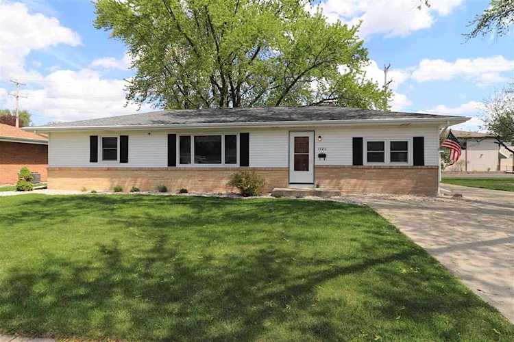 1926 Hancock Ln Janesville, WI 53545