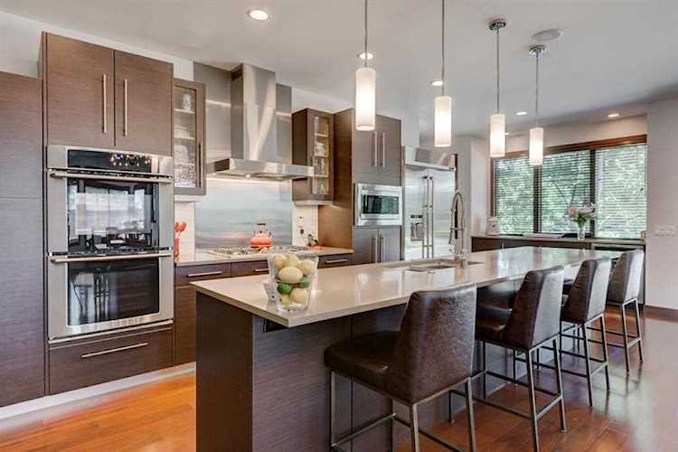 1801 Broadview Rd NW Calgary, AB T2N 3H6
