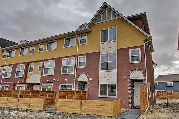248 Kinniburgh Blvd #42 Chestermere, AB T1X 0V7