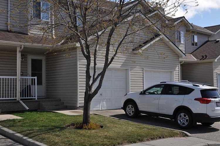 26 Douglas Glen Park SE Calgary, AB T2Z 3Z3