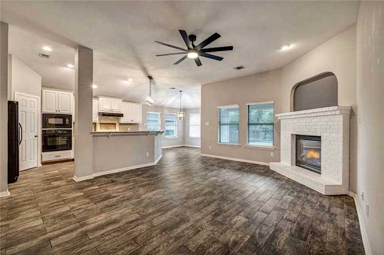 22204 Rock Wren RD Spicewood, TX 78669