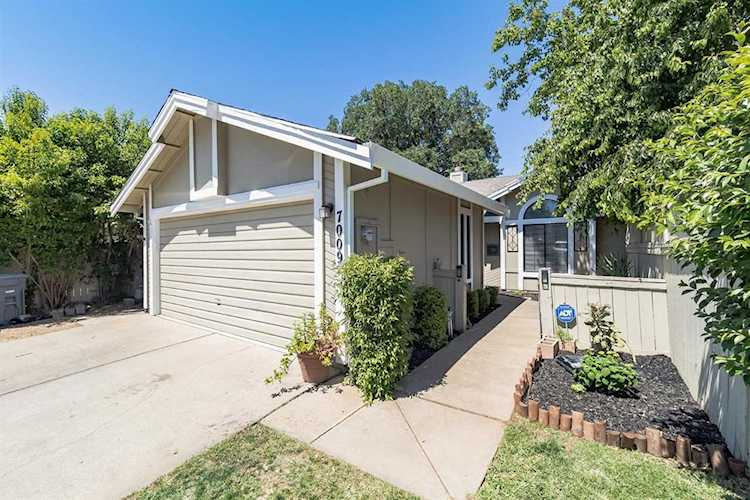 7009 Plume Way Elk Grove, CA 95758