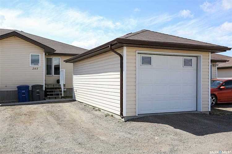 207 South Front St Pense, SK S0G 3W0