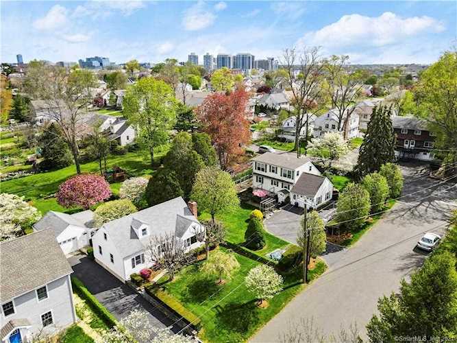 11 Dee Lane Stamford, CT 06902