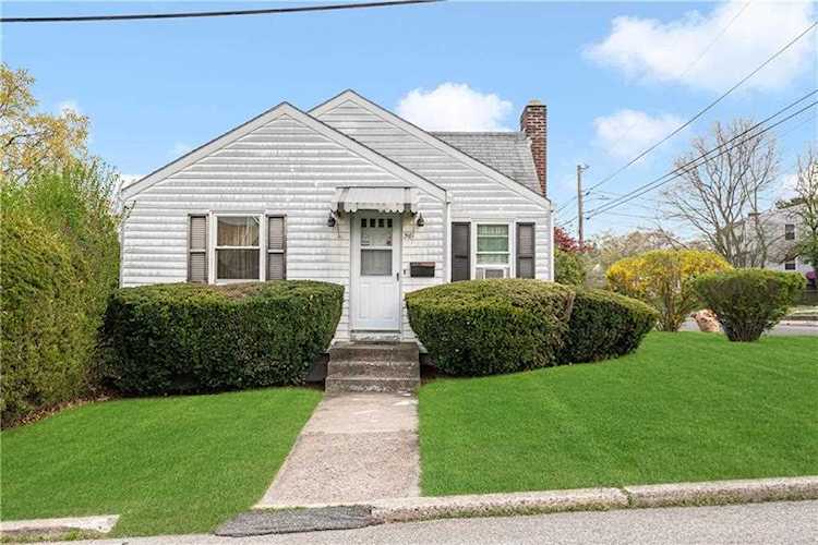 58 Grand View Rd Pawtucket, RI 02860
