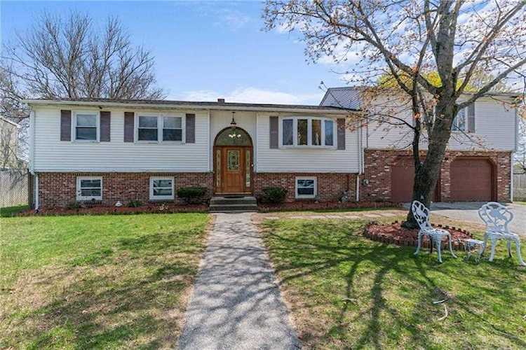 20 Stewart St Warwick, RI 02889