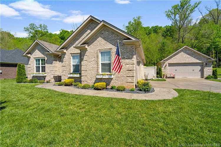 2667 Crescent Hill Dr NE Corydon, IN 47112