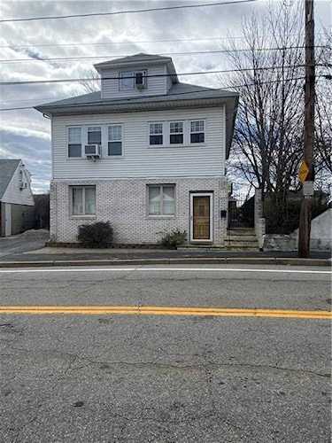 513 Niantic Ave Cranston, RI 02910