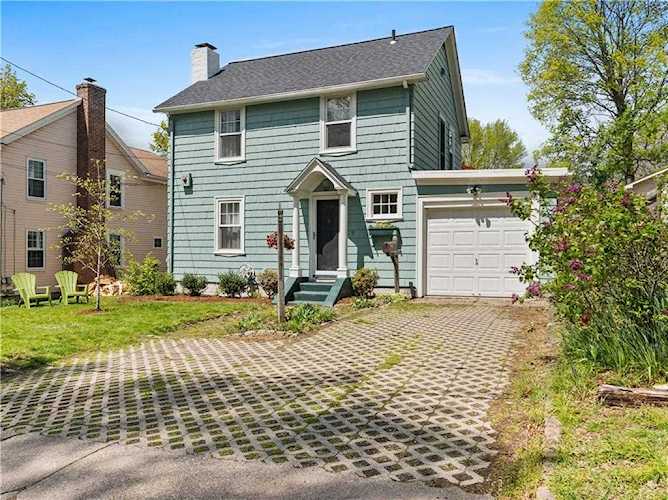 32 Dalton St East Providence, RI 02916